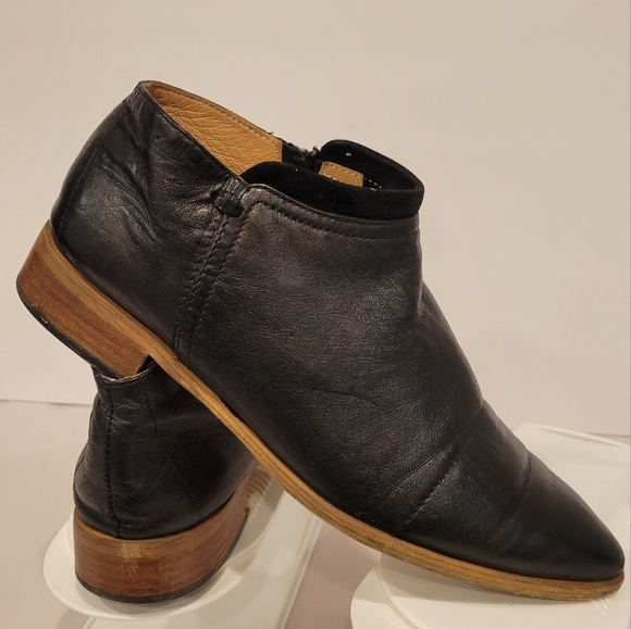 Avellini Pointed Toe Black Ankle Black  Leather Boots - Size 39 US9 - Picture 1 of 6
